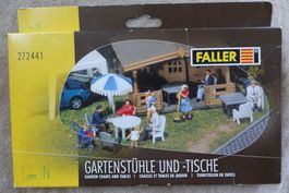 1 neuer Bausatz Gartenstühle und Tische von Faller Spur N