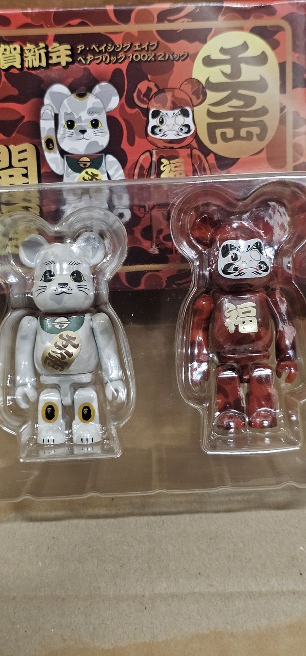 Medicom Toy Statuette: BEARBRICK BAPE Maneki Neko & Daruma 2-Pack Set – Nuovo e nell'imballaggio originale da Cham venduto da WFRRichter 2