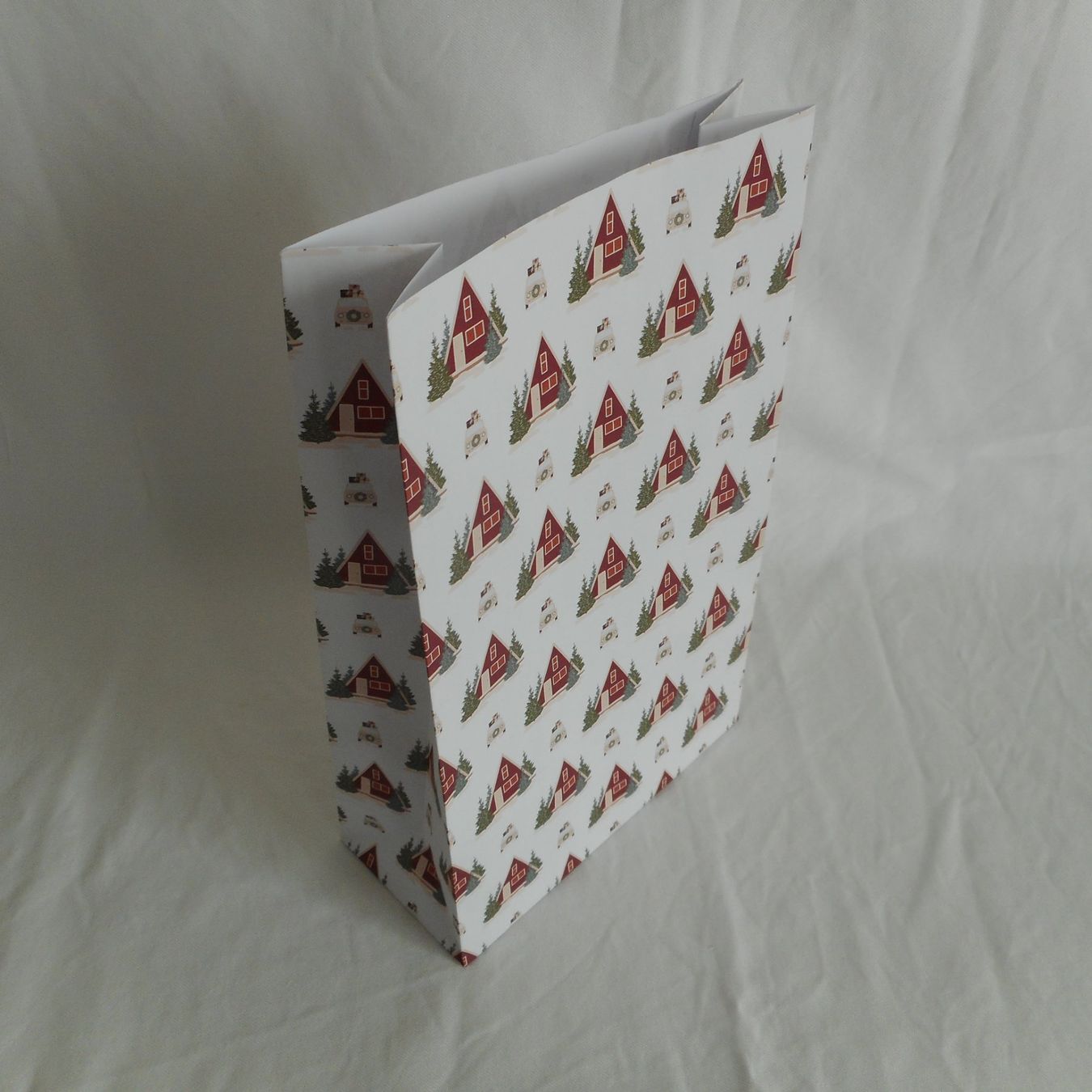 Tutte le decorazioni: 5er Set Weihnachts-Papiertüten Waldhäuser – Nuovo (secondo la descrizione) da Niederlenz venduto da Berghem 1
