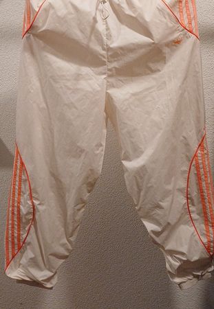 Adidas Trainingshose, eierschalenweiss mit orangen streifen