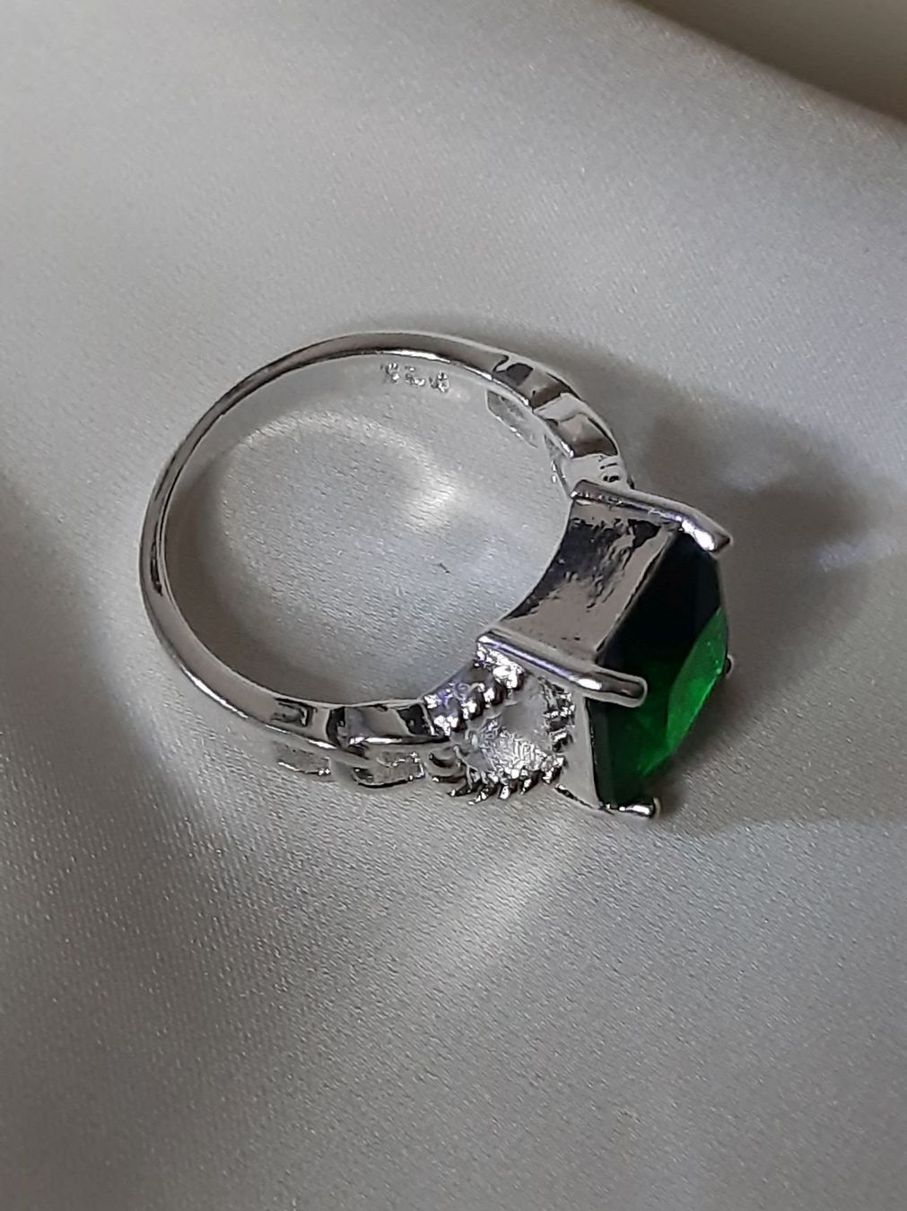 Anelli: Eleganter Ring mit grünem Zirkonia, 925 versilbert Gr. 8 – Nuovo (secondo la descrizione) da Grenchen venduto da maretop 4