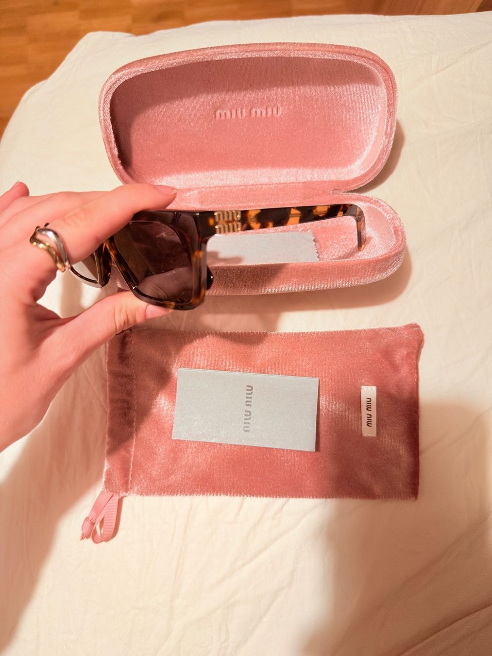 Occhiali & Lenti: Miu Miu Sonnenbrille A05S – Nuovo (secondo la descrizione) da Zürich venduto da bar_9nrk 2