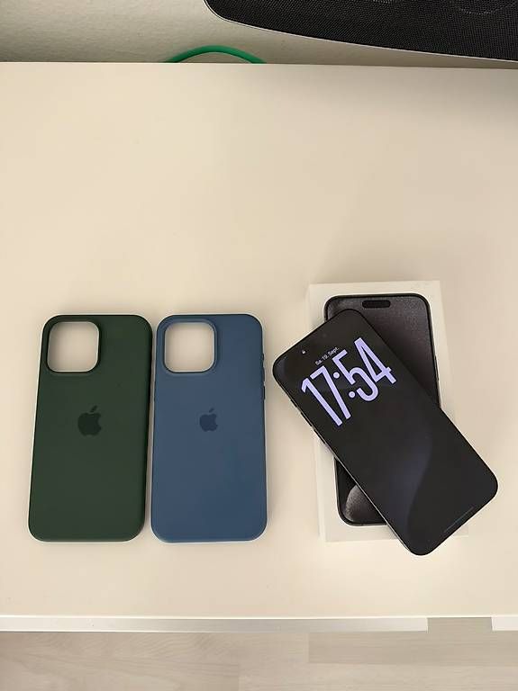 Telefoni cellulari / Smartphones: Iphone 15 pro max Titan black – Usato da Oftringen venduto da Kad.Ha 1
