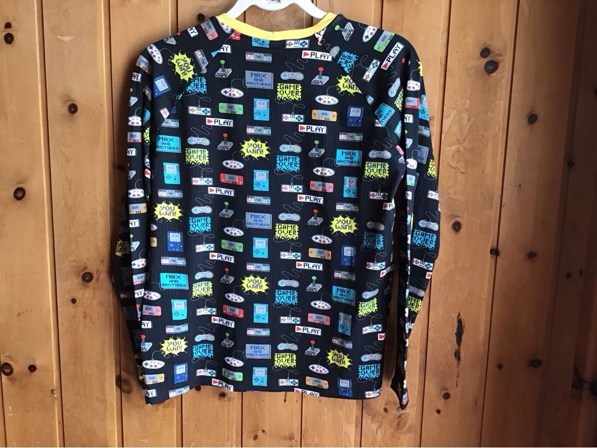 Hemden, T-Shirts & Polos: MAX AND BROTHERS Langes Shirt mit Controller Print Grösse  – Neu und originalverpackt aus Samedan von dim_wd9v 2
