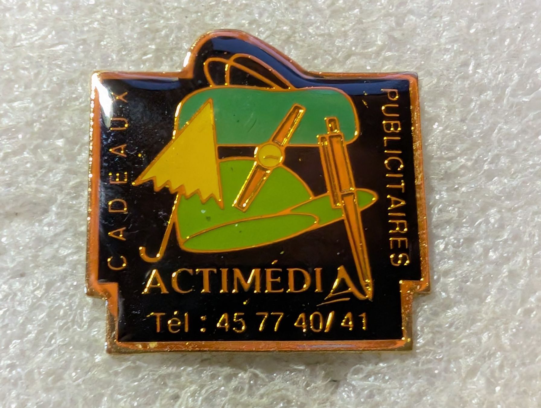 Placchette & Badge: Ansteckpin 128: Actimedia – Usato da Oppligen venduto da Pin-Fall-Shop