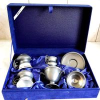 Kaffeeset aus Zinn und Porzellan