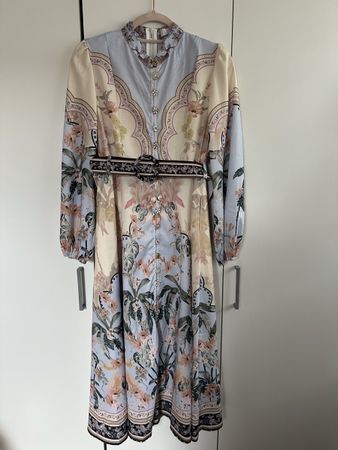 Schönes Blummenkleid in Zimmermann-Optik