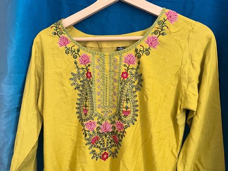 tunique avec broderie estival taille M neuf pour femme