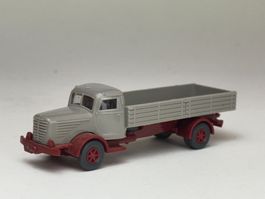 GB- Wiking Büssing 8000 graubeige ohne Plane