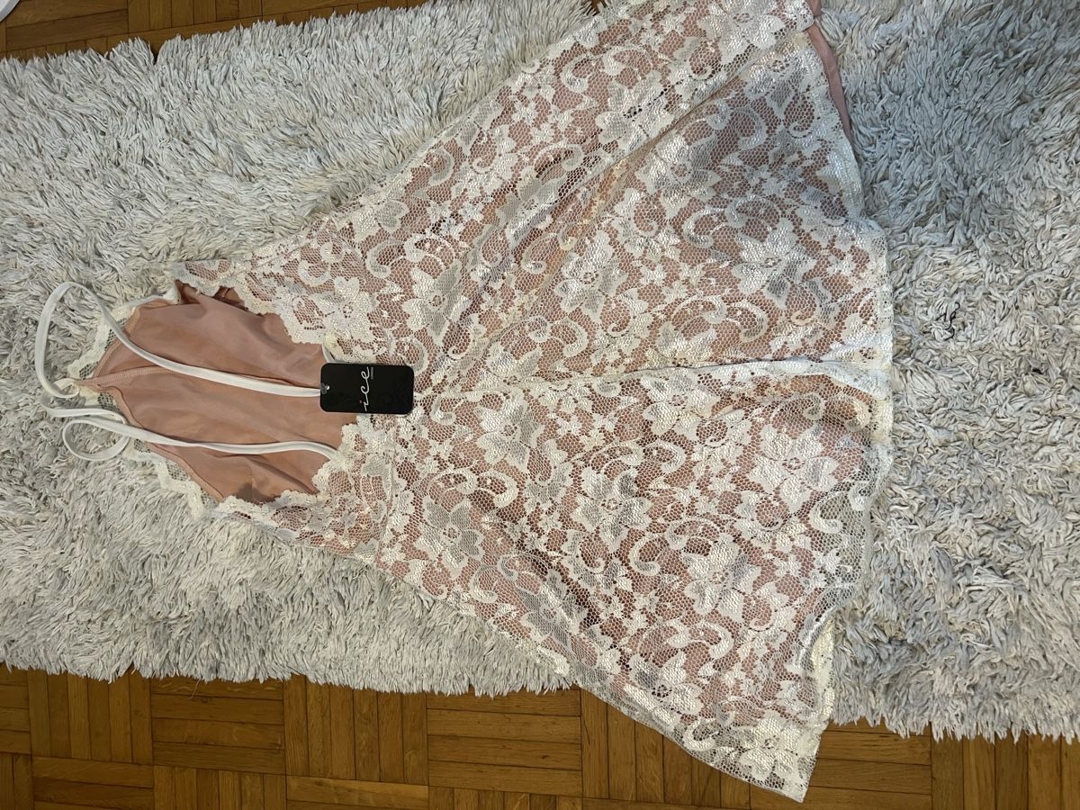 Vestiti: Robe rose avec dentelle blanche  – Nuovo e nell'imballaggio originale da Moudon venduto da cin_6rxj