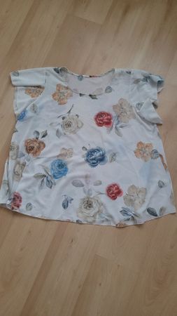 Bluse Gr. XXL, Langue 70cm, Brustumfang 120cm. Nie getragen.