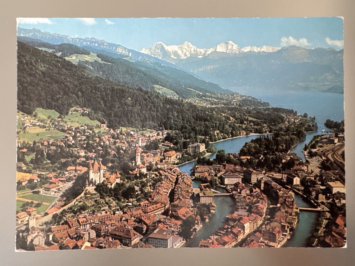 Cartoline postali: Ansichtskarte Thun Eiger Mönch Jungfrau Flugaufnahme  – Usato da Zürich venduto da Smarties13