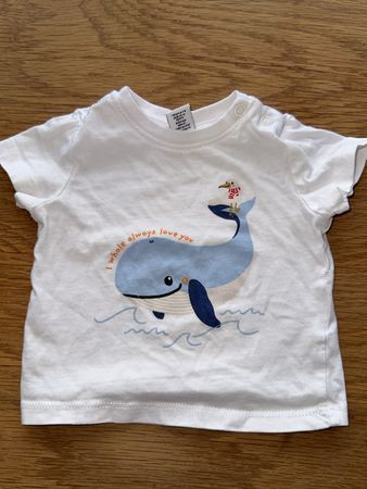 Süsses Baby T-Shirt, Grösse 62, Wal Motiv, Top Zustand!