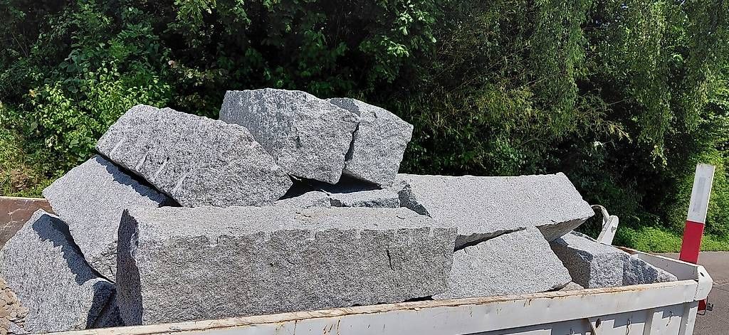 Pietre & tegole: Granitblöcke polen gespalten – Usato da Dinhard venduto da DH1234