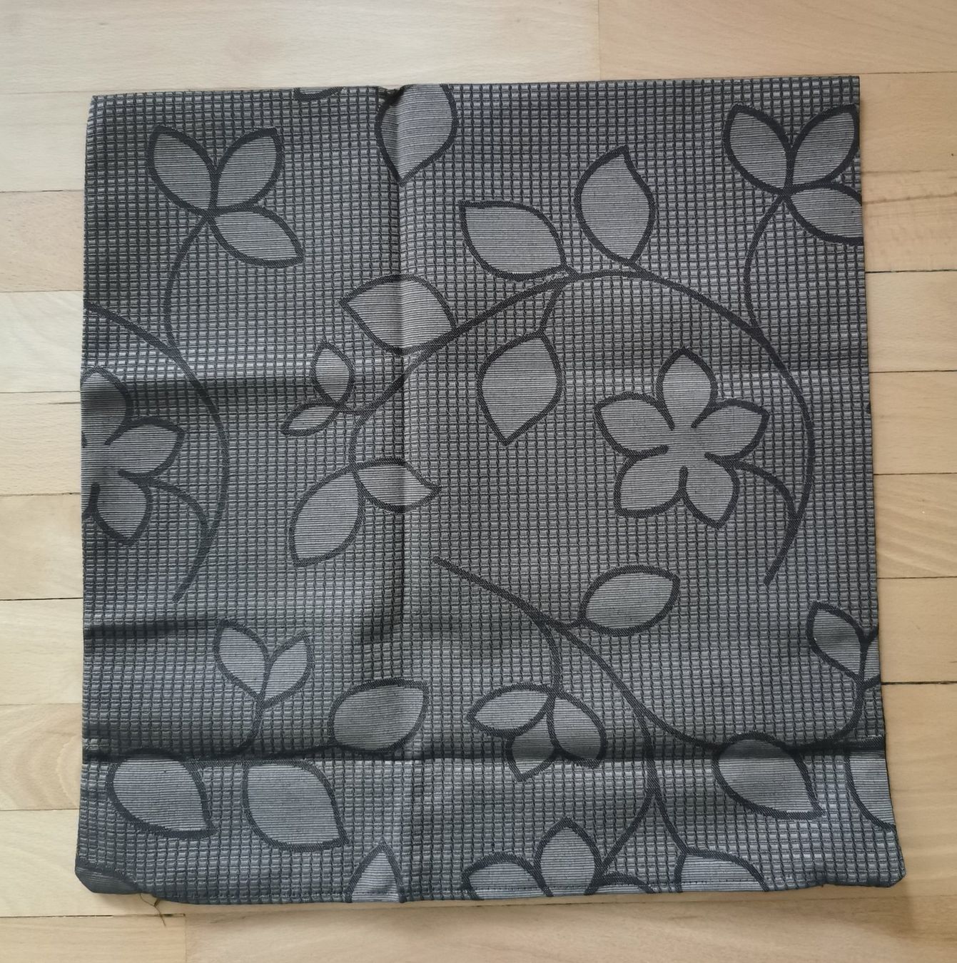 Linge de lit: 4 neue Sofakissenbezüge – Neuf avec emballage d'origine à Birsfelden par dsc_f8gx 2