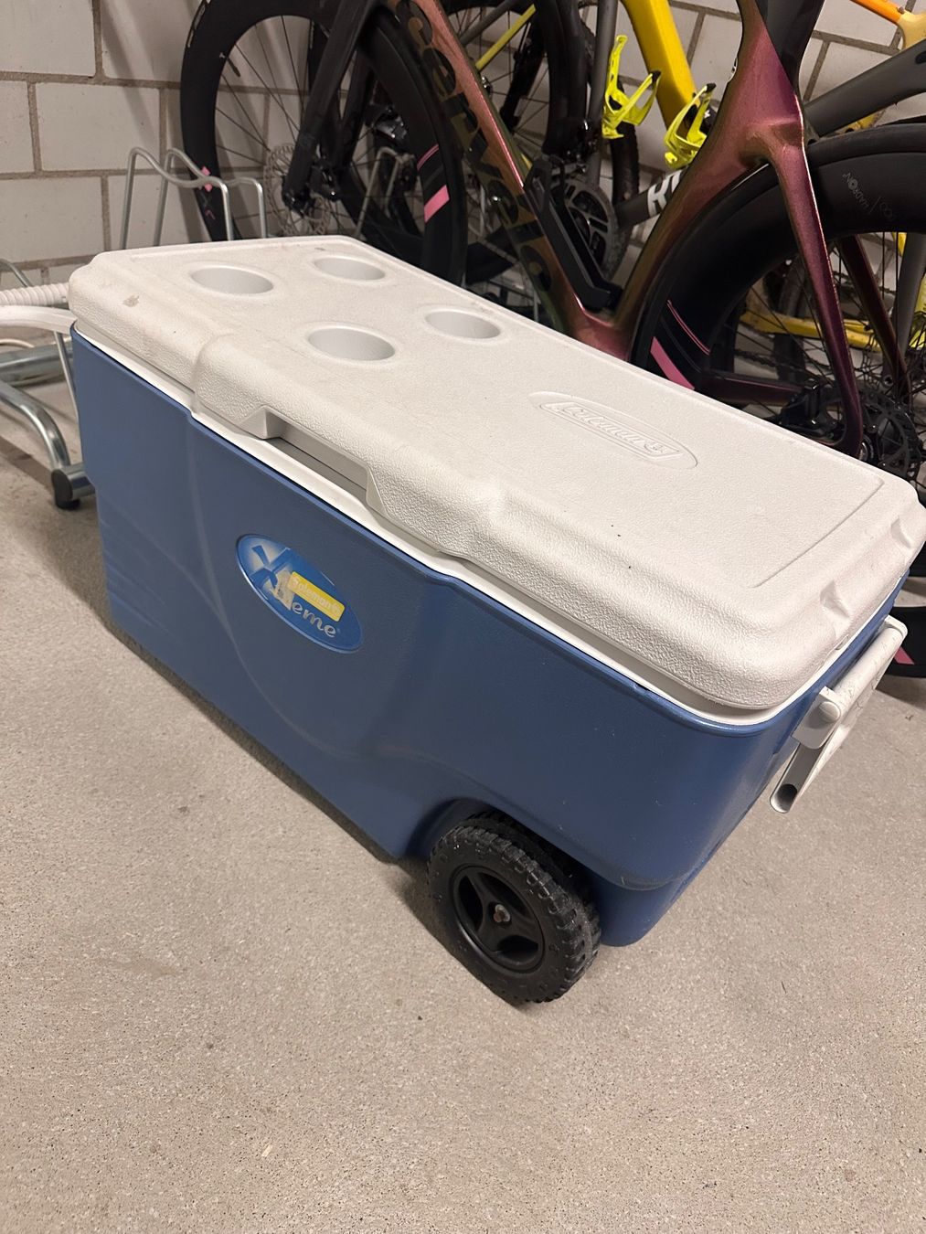 Réfrigérateurs et refroidissement: Große Kühlbox auf Rädern – D'occasion à Kollbrunn par andreasweber1005