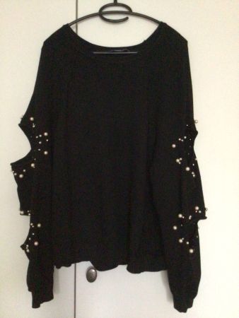 schwarzer Pullover mit Perlen und Cut outs Gr.S von Zara
