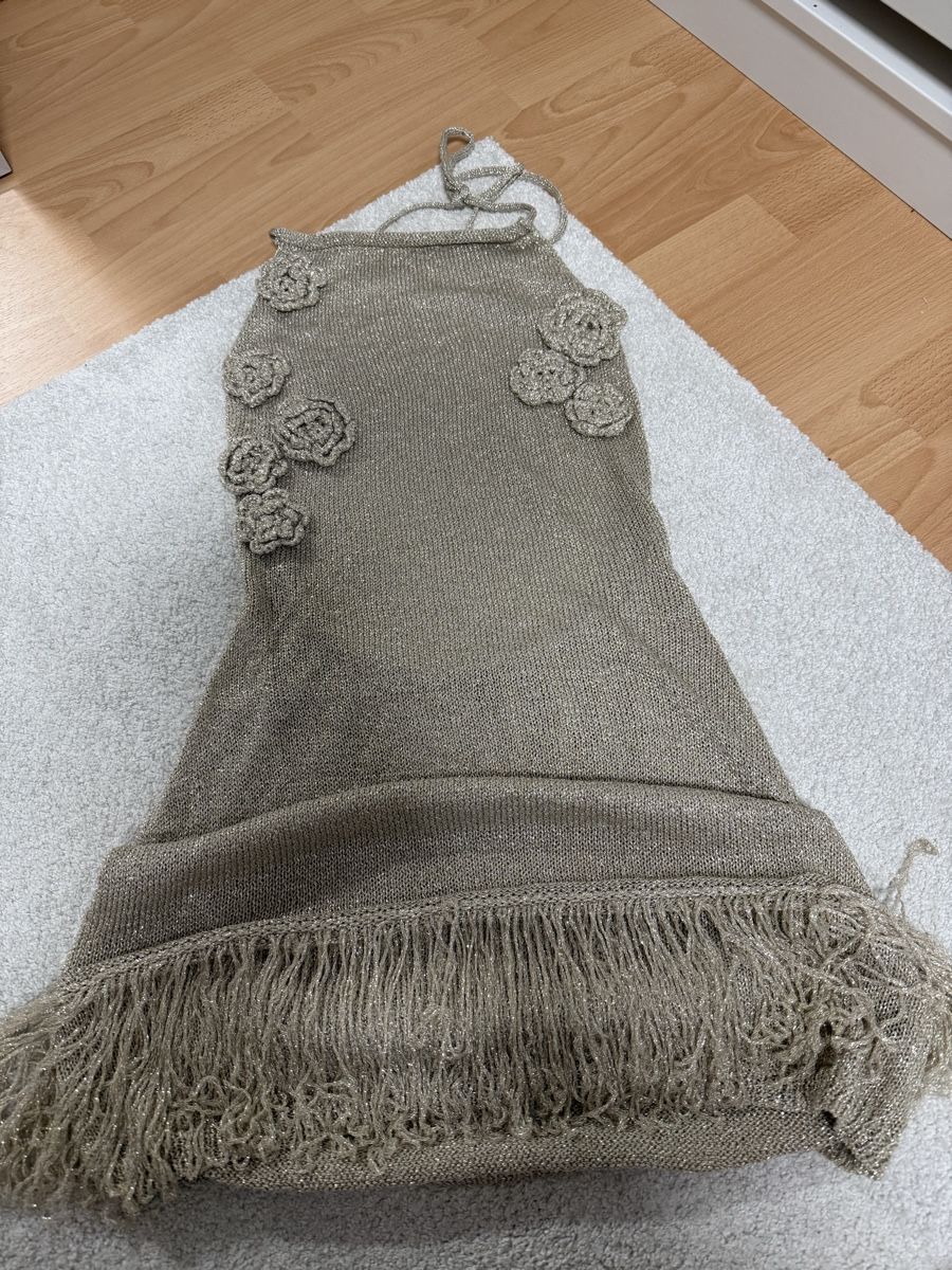 Kleider: Strickkleid mit Blumen beige Grösse S – Neu und originalverpackt aus Alpnach Dorf von beauty87
