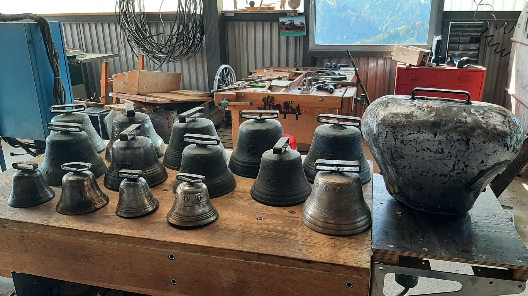 Cloches & sonnailles: Schellen und Treichel – D'occasion à Menzberg par Tschippi