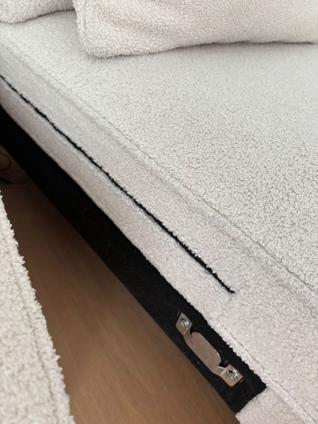 Sofas: Teddy-Optik Sofa/Couch in Creme – Gebraucht aus Einsiedeln von chiaraxlisa 4