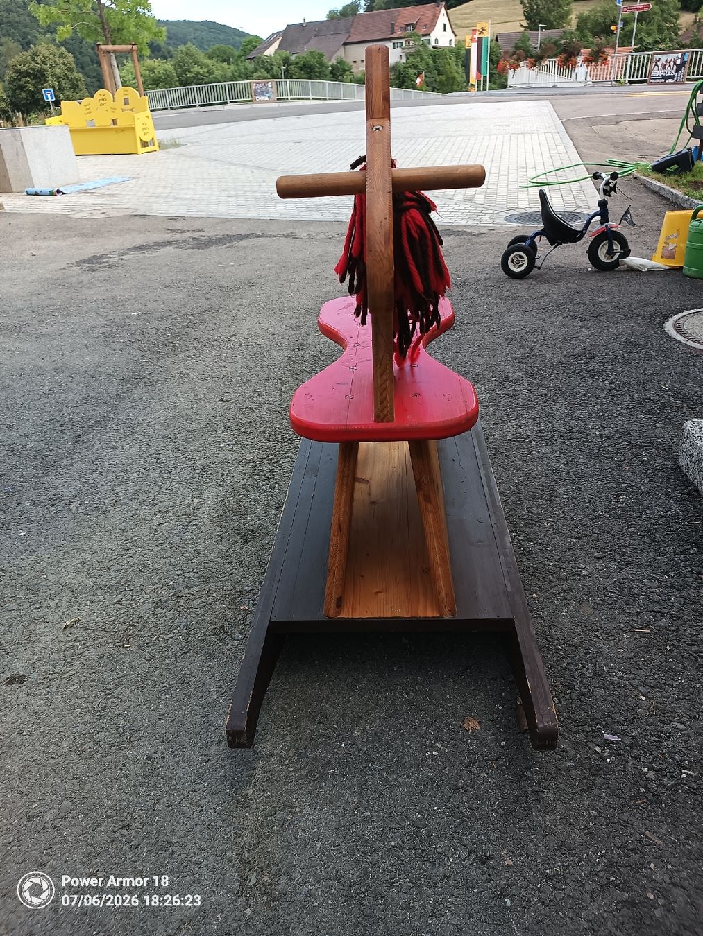 Jouets: Schaukelpferd Holz rot  – D'occasion à Bargen SH par sti_drf8 2