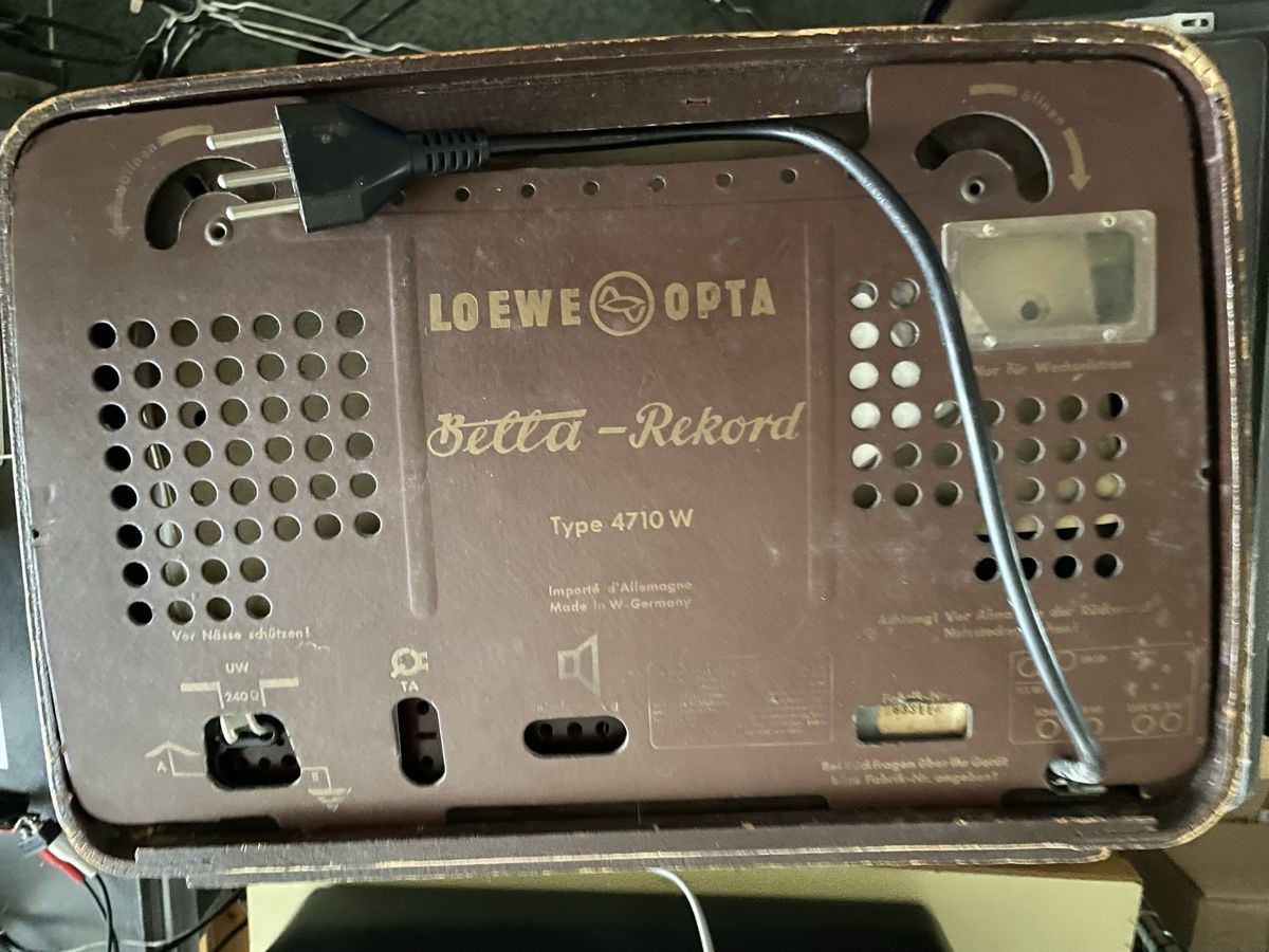 Loewe Radios: Bella löwe radio – Defekt aus Oftringen von Jradioman 5