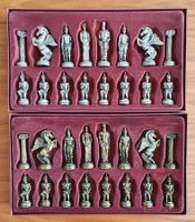 Schachfiguren aus Metall
