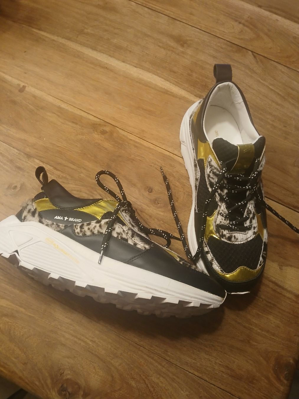 Scarpe da donna: Baskets tendance avec détails , taille 39 Amabrandeluxe – Usato da Corcelles-Payerne venduto da evalyne 5