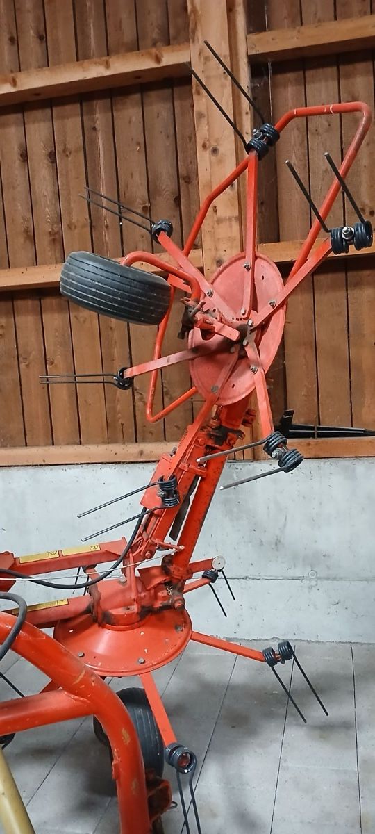 Kuhn Raccolta foraggio grezzo: Kreiselheuer Kuhn – Usato da Stadel venduto da TheGeneral 2