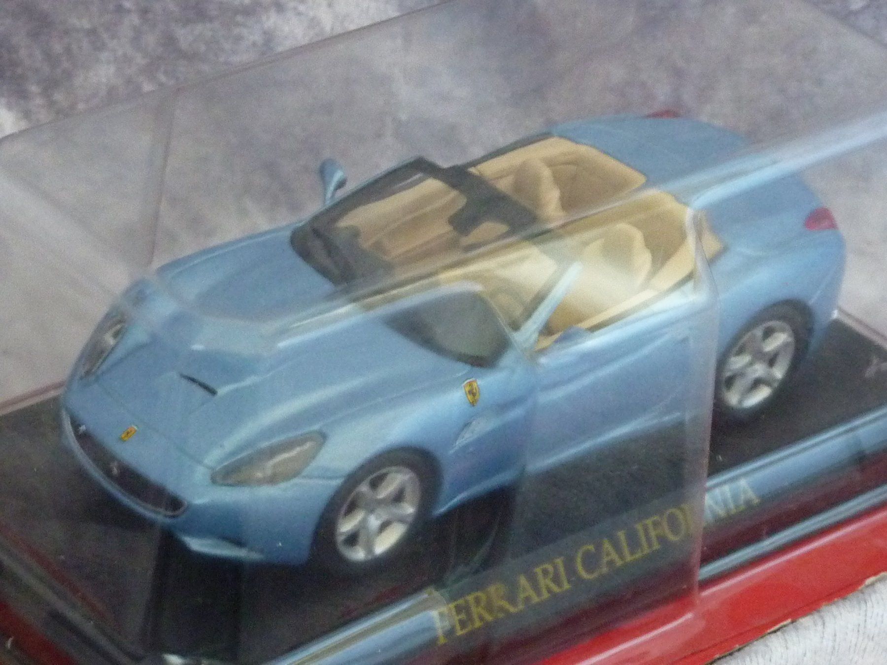 Ferrari Modellini d'auto: Ferrari California  1:43 – Nuovo e nell'imballaggio originale da Dürrenäsch venduto da modellautos4you 1