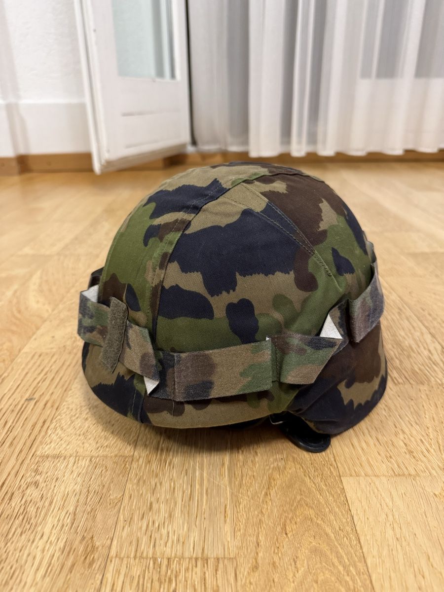 Schweizer Armee Uniformen & Effekten: Casque de l’armée suisse – Gebraucht aus Lausanne von ene_yf7n 1