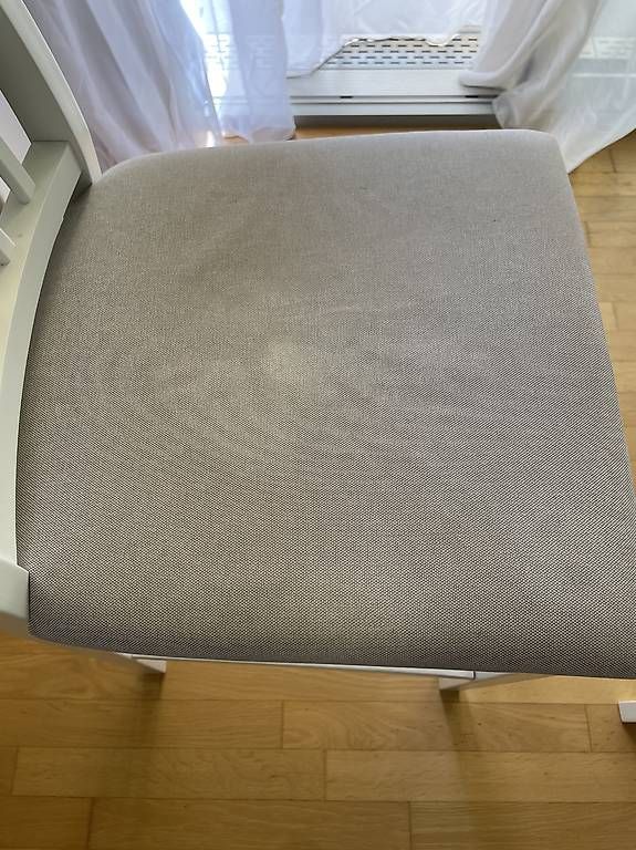 Set di tavolo e panche: IKEA EKEDALEN Bartisch mit 4 Barhockern  weiss/hellgrau – Usato da Zürich venduto da den_7ybn 2