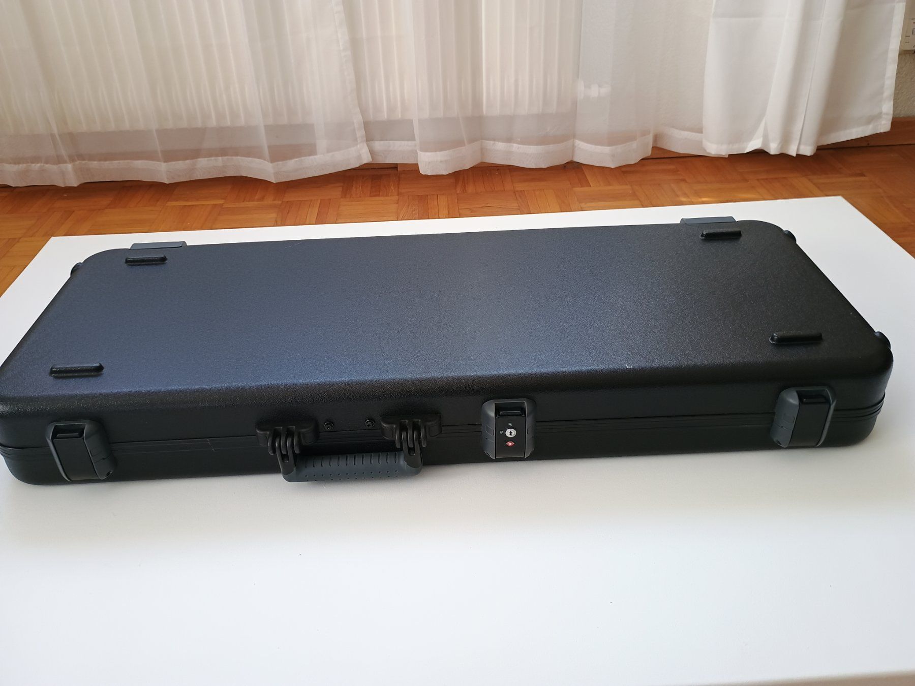 Covers & Schutzfolien: Deluxe Case - Stratocaster/Telecaster – Gebraucht aus Sion von zWild