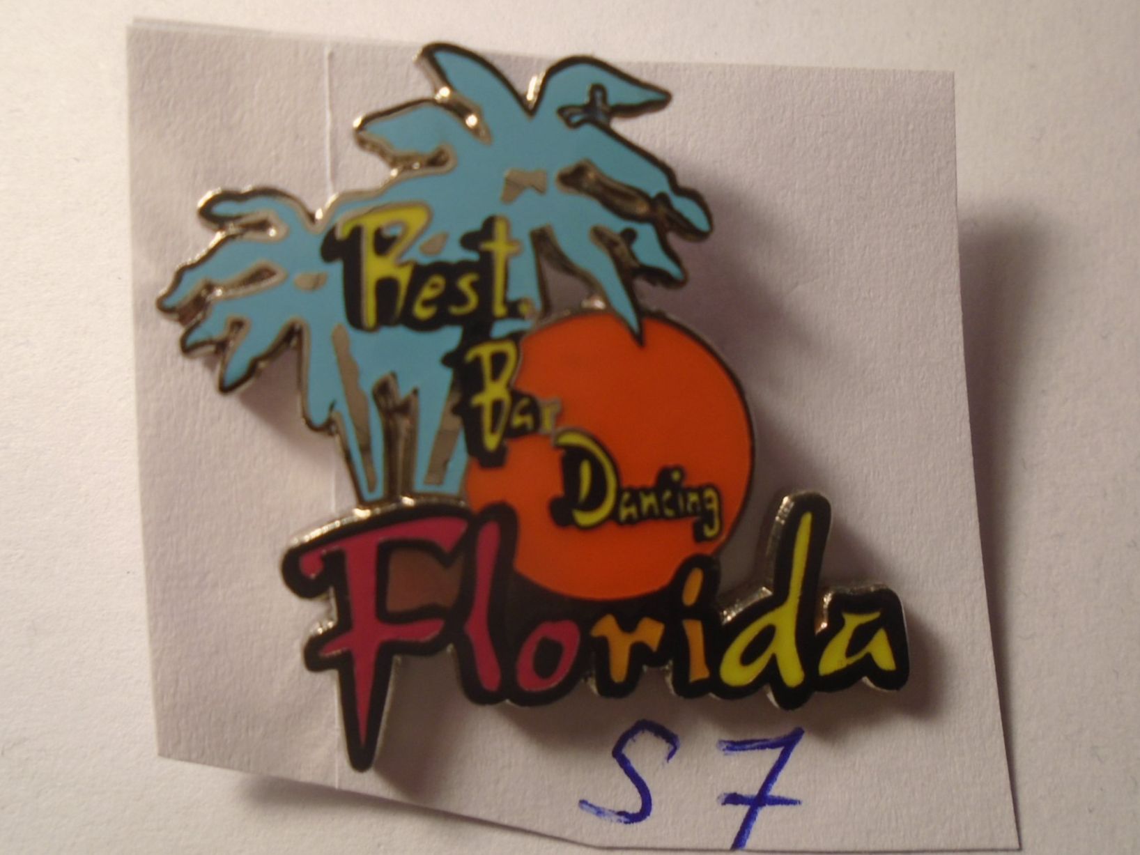 Placchette & Badge: 1 Restaurant Bar Dancing Florida Pin (S7) – Usato da Winterthur venduto da Beli2000