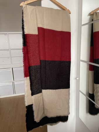 Zara Schal in Beige, Schwarz und Rot