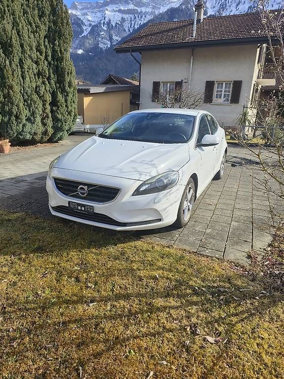 Autos: Volvo V40 D2 – Gebraucht aus Unterseen von oesch01