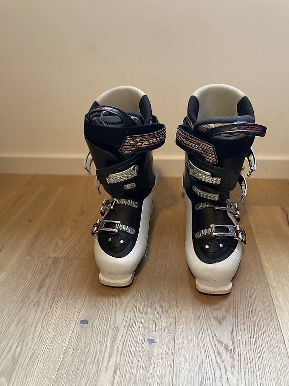 Chaussures garçon: Bottes ski chauffantes 28.5-29 – D'occasion à Yvonand par shu_d5dd 1