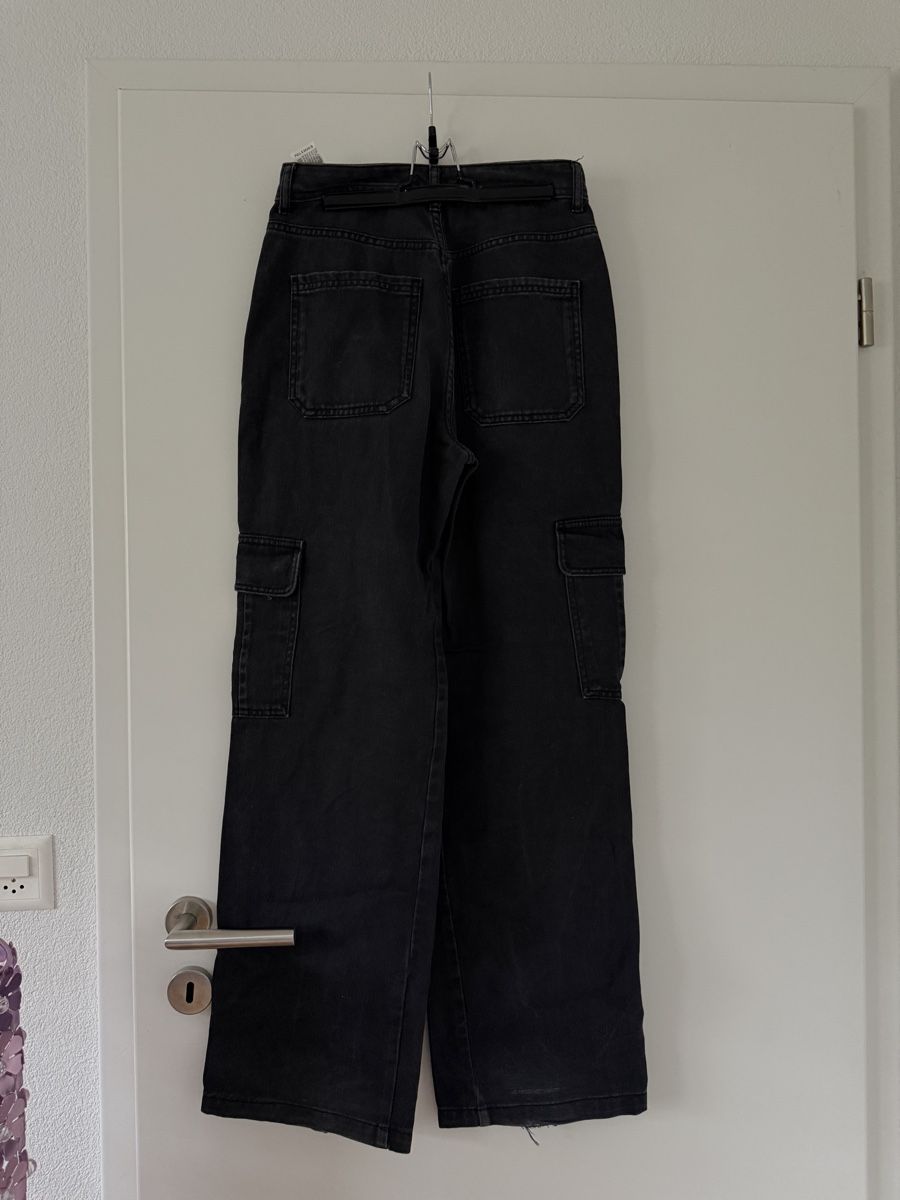 Jeans: Schwarze Cargojeans – Gebraucht aus Villigen von Liviaange 1