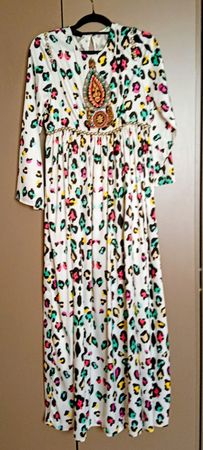 robe longue bobo style brodée à l'avant ouverte dans le dos