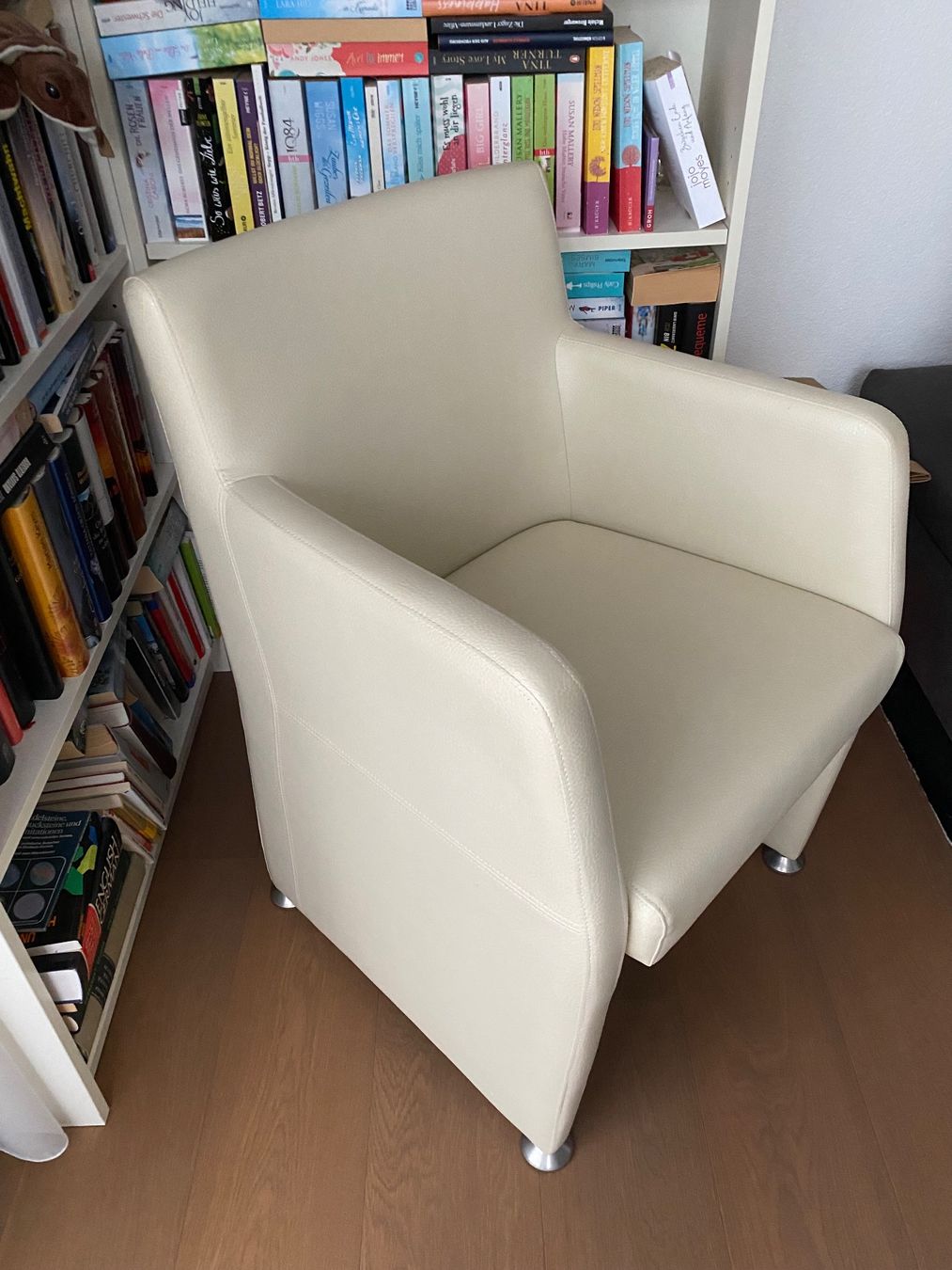 Poltrone: 2 Bequeme Sessel aus Kunstleder beige – Usato da Galgenen venduto da See04 1