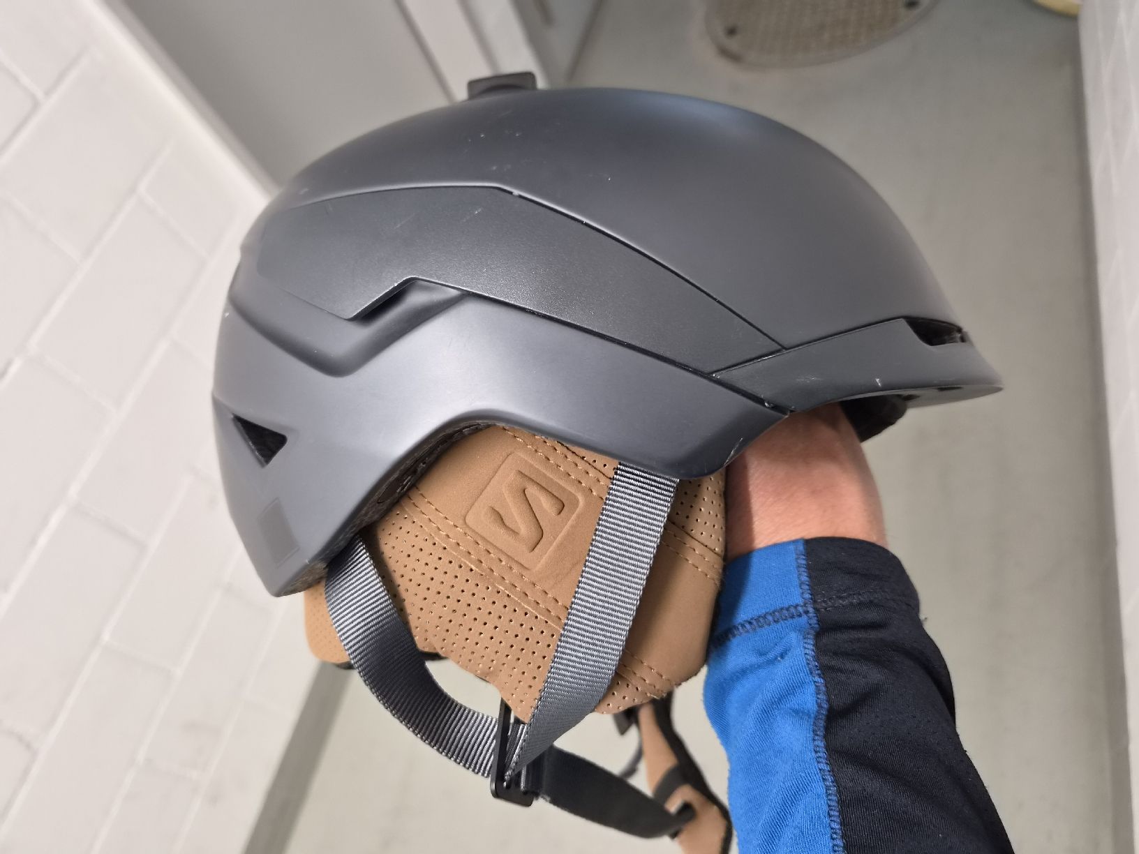 Salomon Caschi: Salomon Ski/Snowboard Helm – Usato da Dübendorf venduto da RoboAnd 2