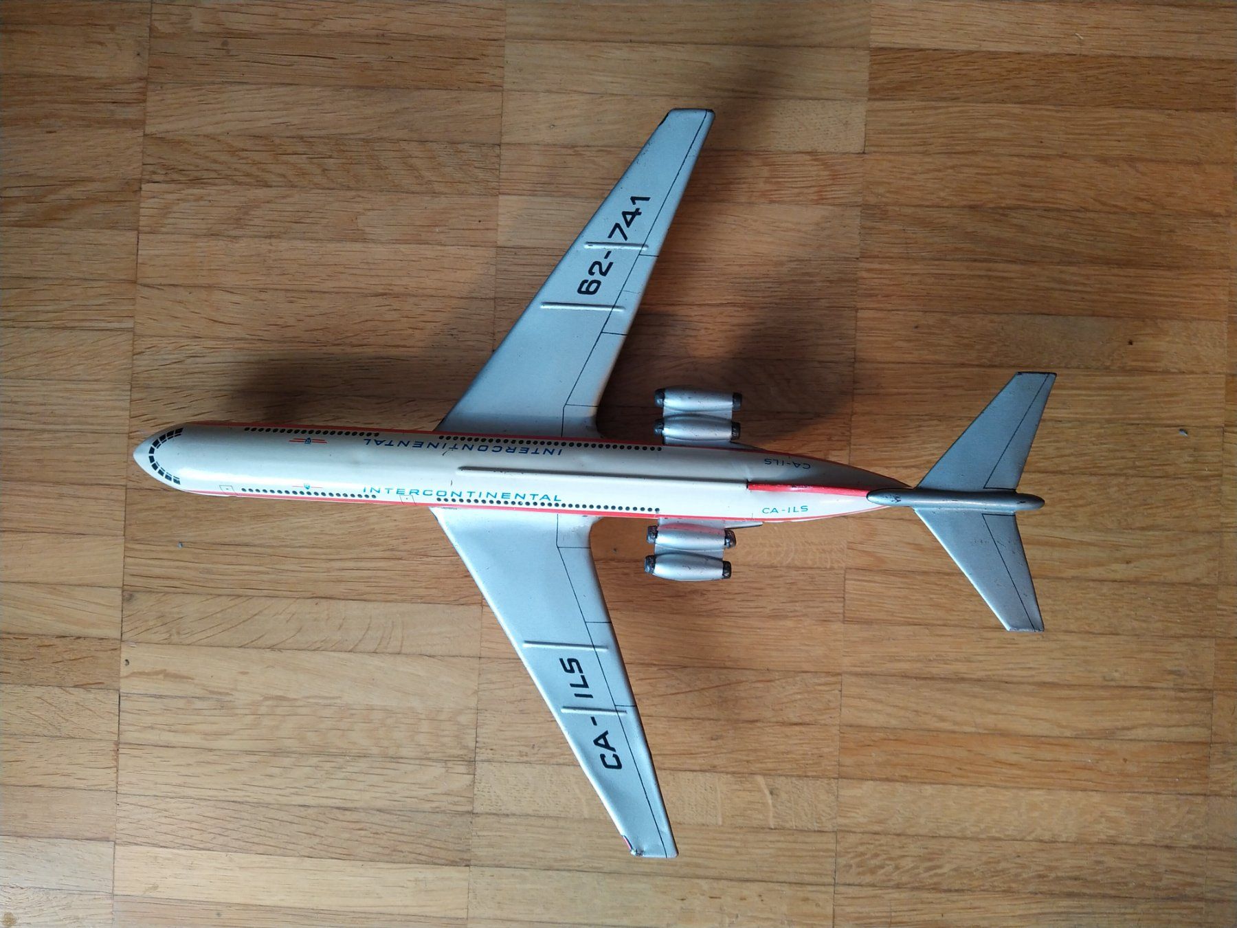 Jouets: Blechflugzeug Intercontinental Iluschin Il-62 – Défectueux à Bern par micky031 1