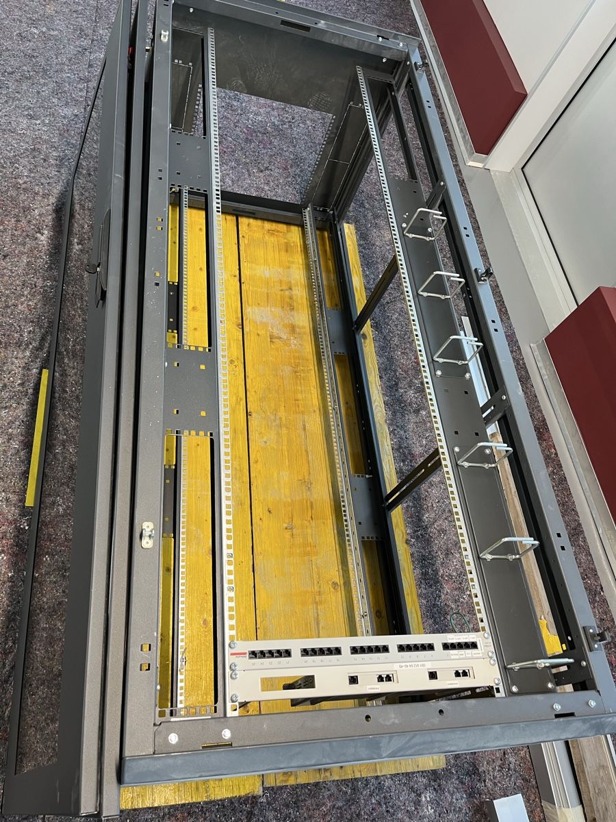 Racks & Ständer: Rack server – Gebraucht aus Gravesano von mdelponte 1
