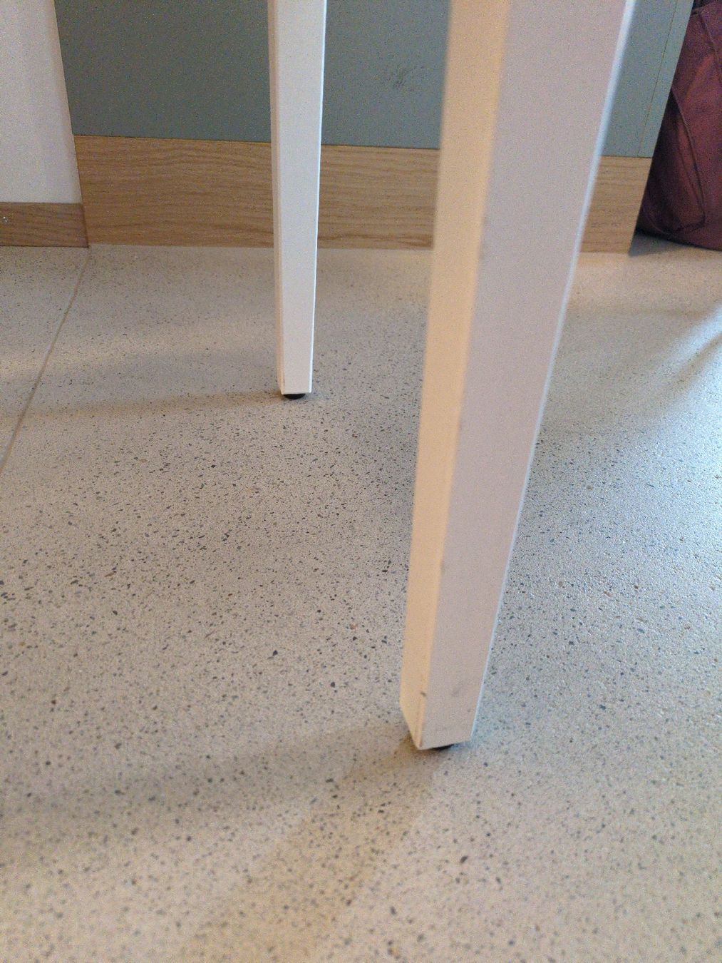 Ikea Comodini: Ikea Hemnes Nachttisch  – Usato da Zürich venduto da GiuliaBattista 4
