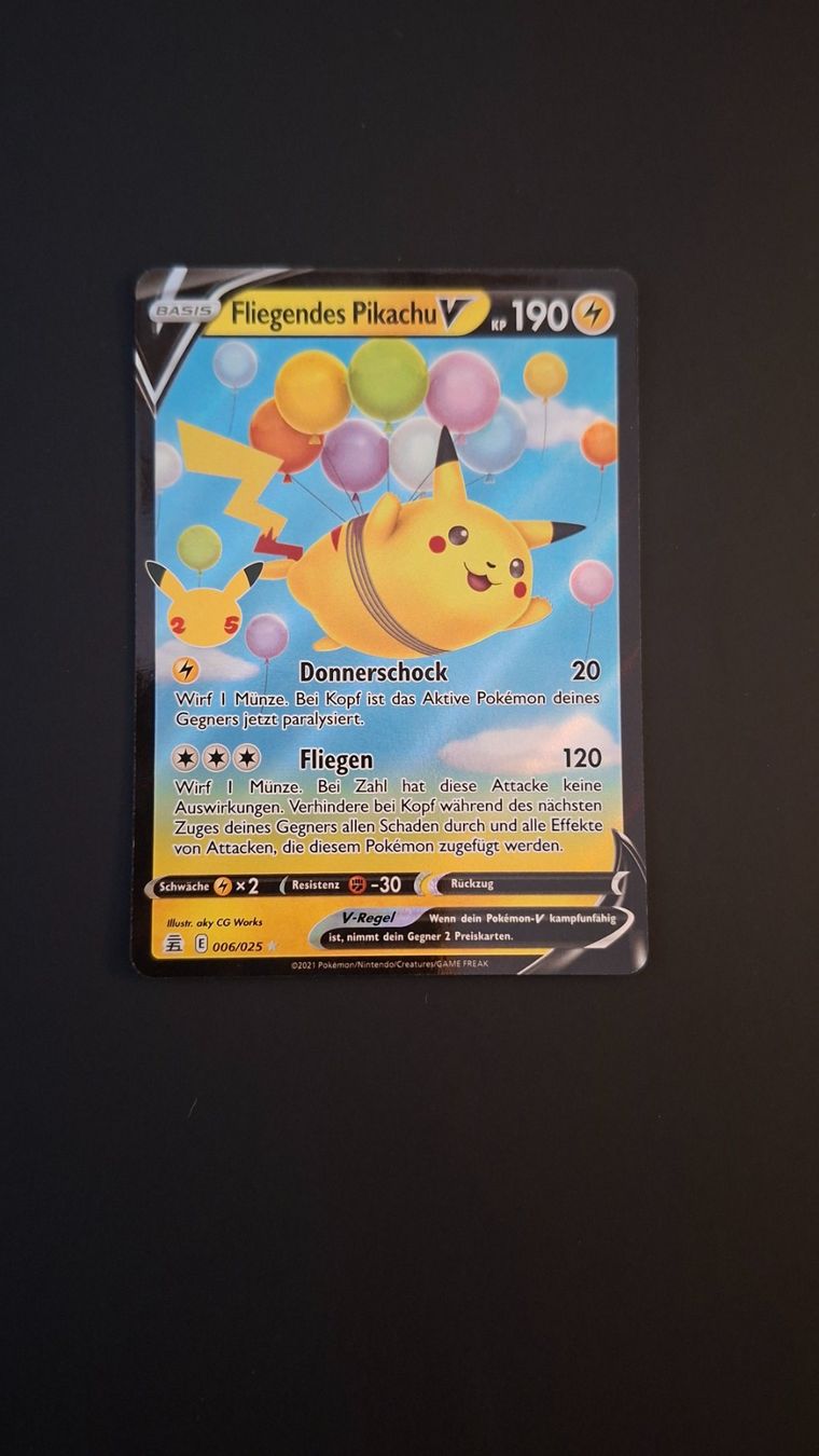 Pokémon Carte collezionabili: Fliegendes Pikachu V Celebration #006 DE – Usato da Biasca venduto da Sara_Poke123