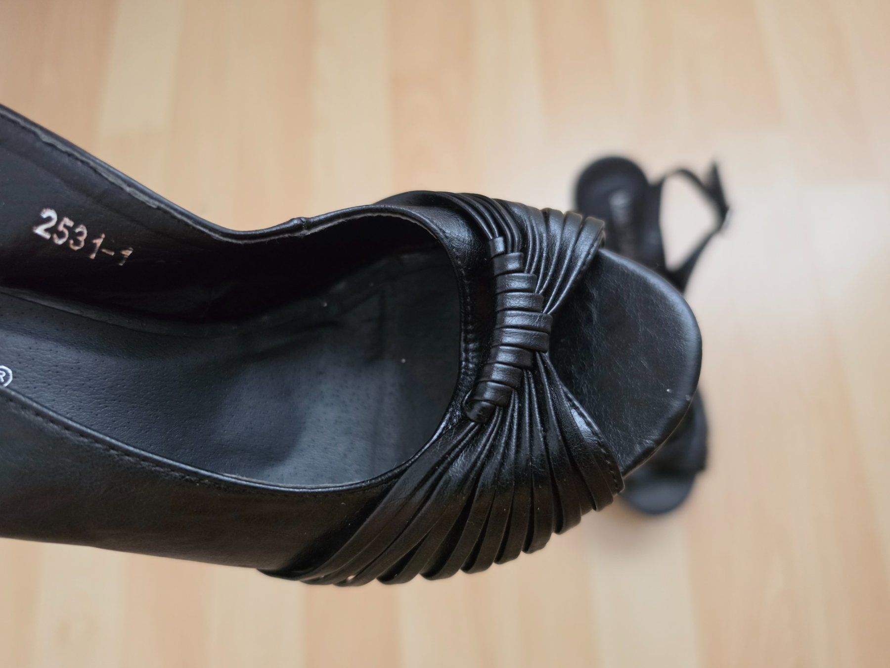 Scarpe da donna: Elegante schwarze Plateau-Pumps Gr.36 – Usato da Birr venduto da V-K 2