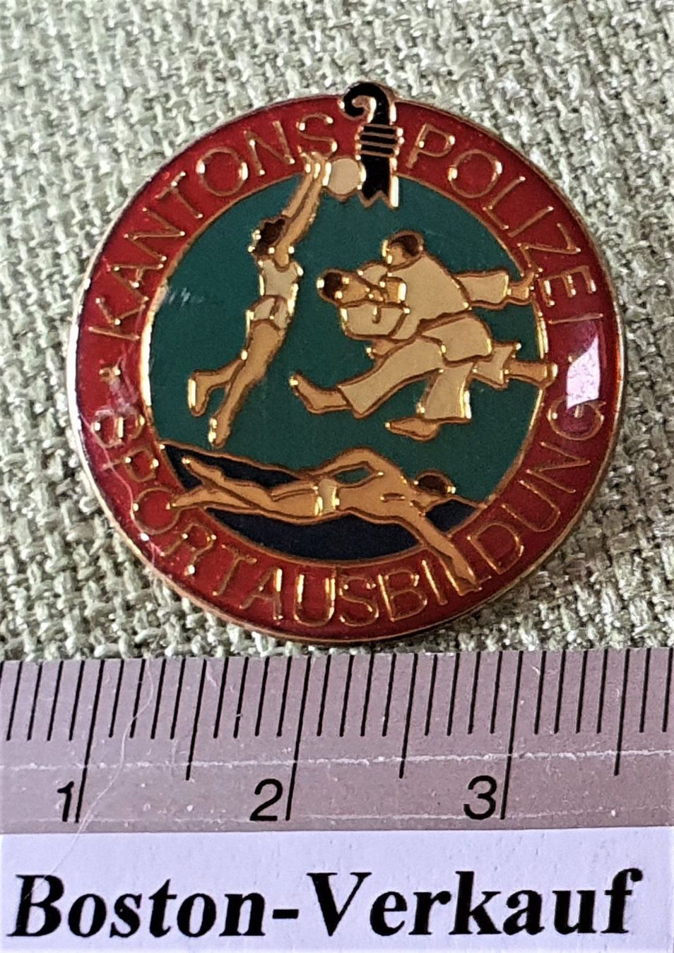 Placchette & Badge: D687 - Pin Basler Kt. Polizei Sportausb. – Usato da Reinach BL venduto da Boston-Verkauf 1