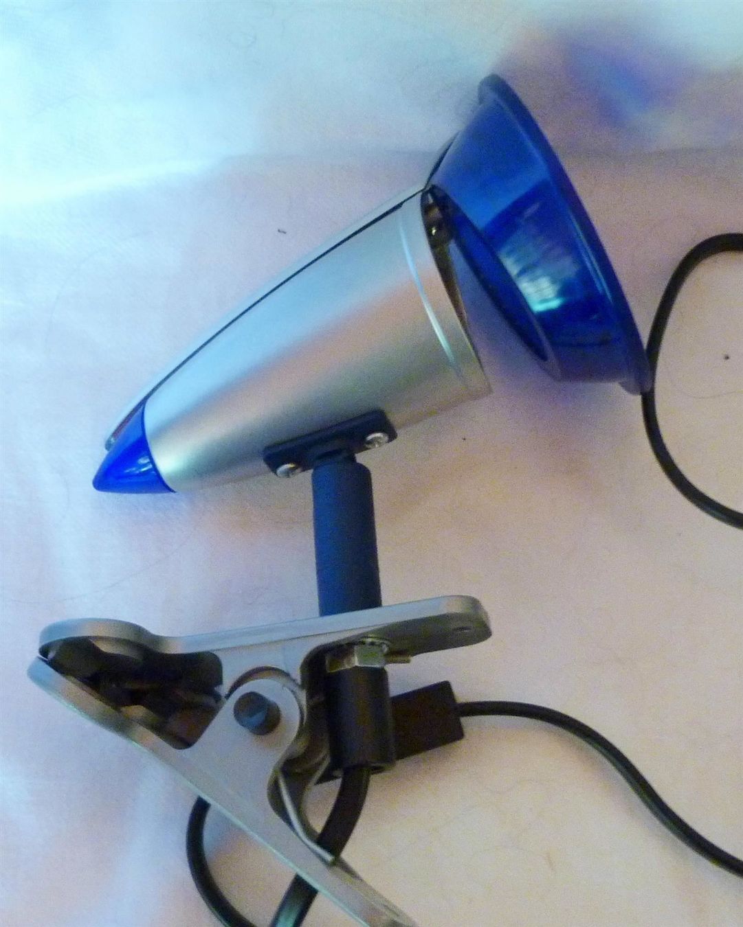 Lampade: Kleiner Klemmspot matt silber-blau % – Usato da Nunningen venduto da Ave51