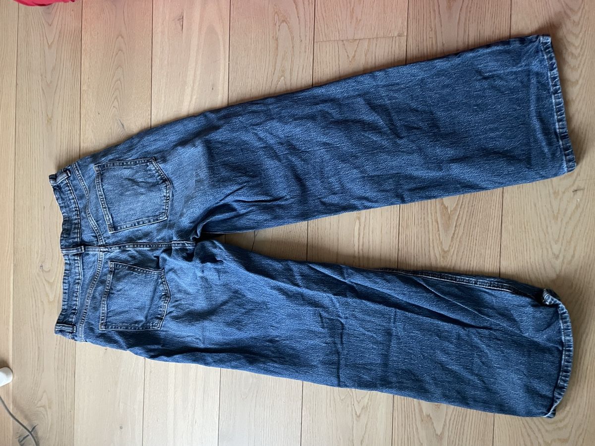 H&M Jeans: H&M Jeans HighRise – Gebraucht aus Uitikon Waldegg von lor_b2rv 1