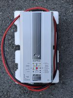 Wechselrichter/Batterielader XPC2200-24S mit Solarladeregler